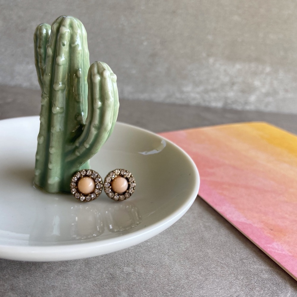 Minimal Swarovski Blush Earrings - Picture 2 of 10